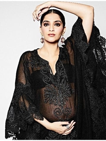 Here’s how Sonam Kapoor showed her baby bump in style
